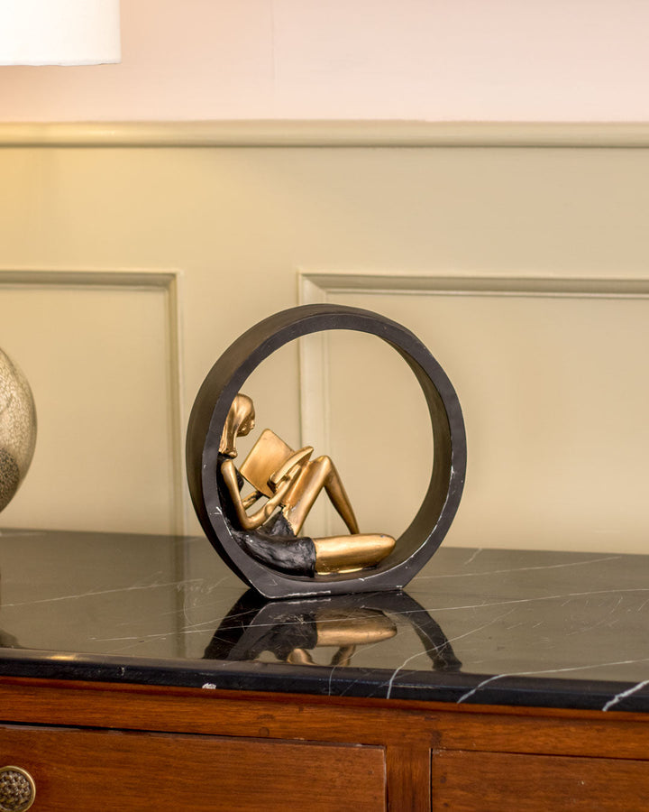 Skanto | Lesendes Mädchen Statue