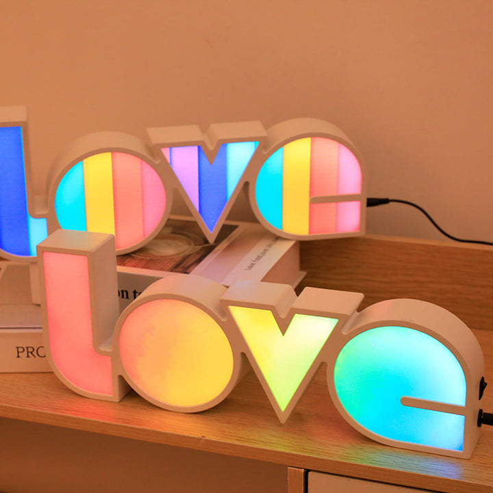 Skanto | Moderne Art Deco wasserdichte PS LOVE Buchstaben LED-Tischlampe für Schlafzimmer