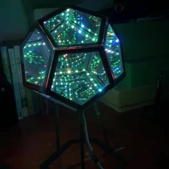 Skanto | Infinity Dodekaeder LED Nachtlicht Kunst Tischlampe