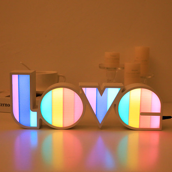 Skanto | Moderne Art Deco wasserdichte PS LOVE Buchstaben LED-Tischlampe für Schlafzimmer