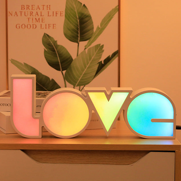 Skanto | Moderne Art Deco wasserdichte PS LOVE Buchstaben LED-Tischlampe für Schlafzimmer