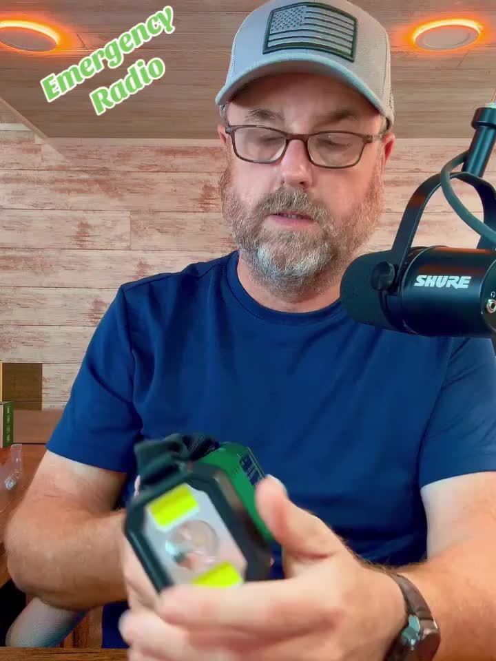 Skanto | StormMate X10 Notfallradio mit 10 000 mAh Powerbank | Solar, Handkurbel & USB-C | LED-Licht, SOS-Alarm & Kompass | AM/FM/NOAA