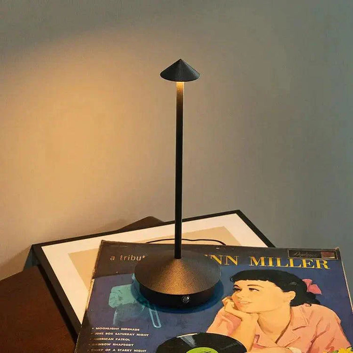 Skanto | BeamLuxe - Elegante kabellose Tischlampe