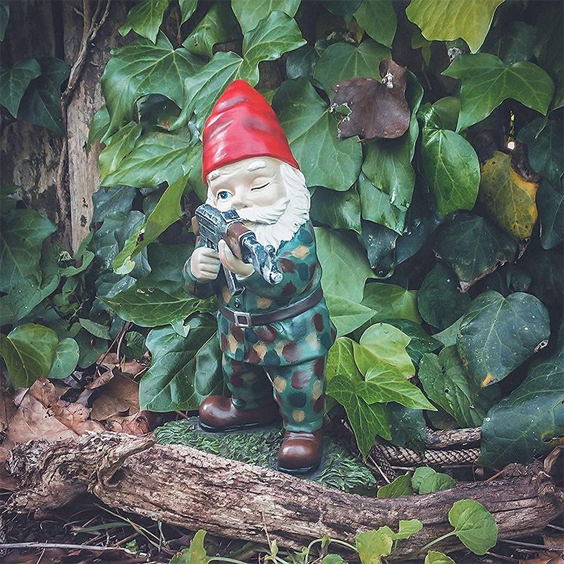 Skanto | Militär-Gartenzwerg mit Tarnuniform