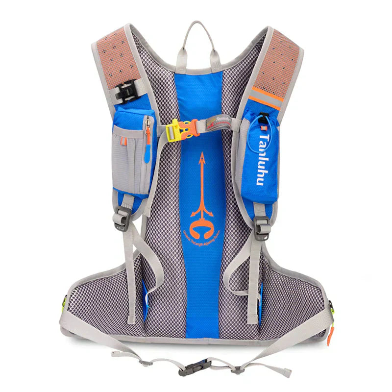 Skanto | TravelLite Rucksack – Ultraleichte Hydration mit integriertem Wassertank