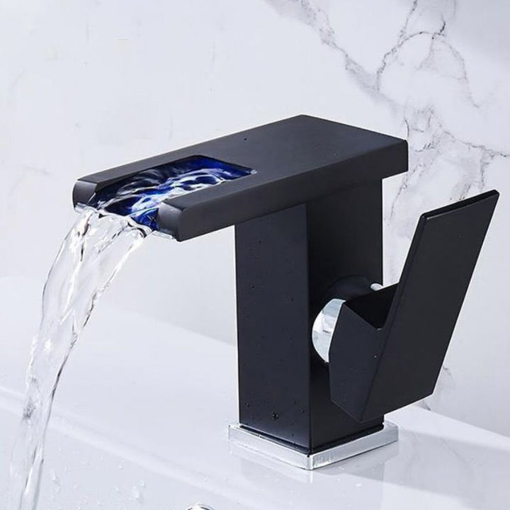 Skanto | Moderner Messing-Wasserhahn mit LED-Wasserfall-Waschtischmischer