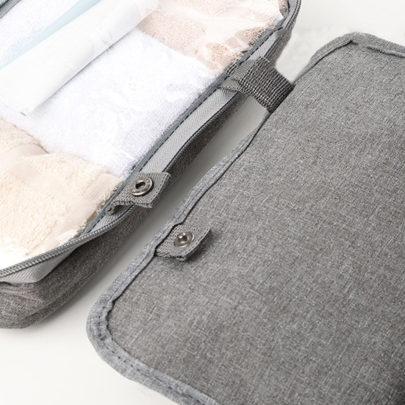 Skanto Skanto | Travelique Reise-Kosmetik-Organizer | Kompakt & Wasserabweisend | Mit 4 Fächern & 360°-Haken | Für Frauen & Männer