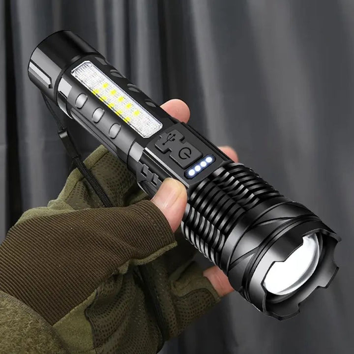 Skanto | Zoomfähige LED Taschenlampe – 3KM Reichweite, Ultra Hell & Langlebig