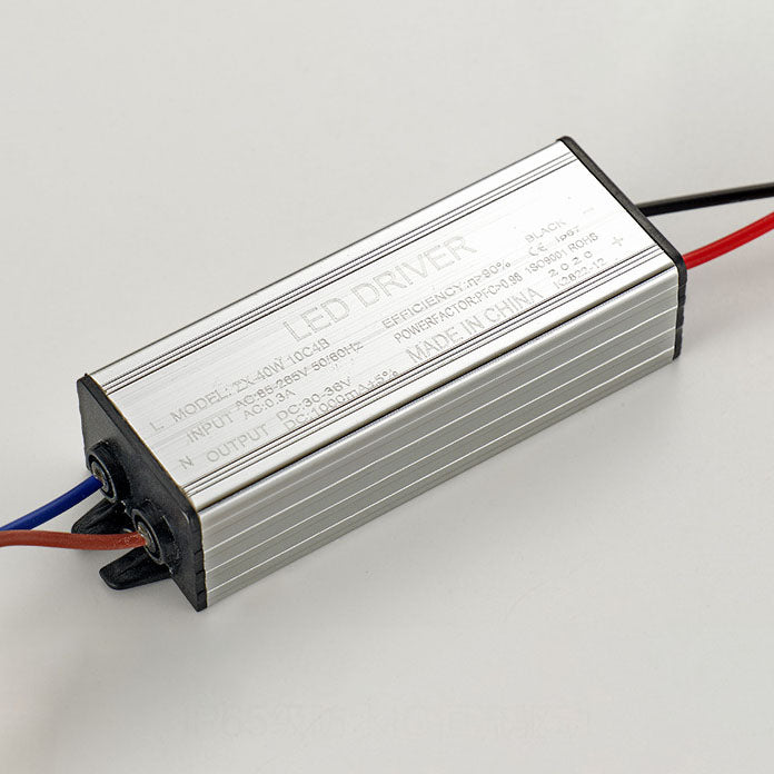 Skanto | Moderne Luxus-LED-Wandleuchte aus goldenem Aluminium für den Außenbereich, wasserdicht, für die Terrasse