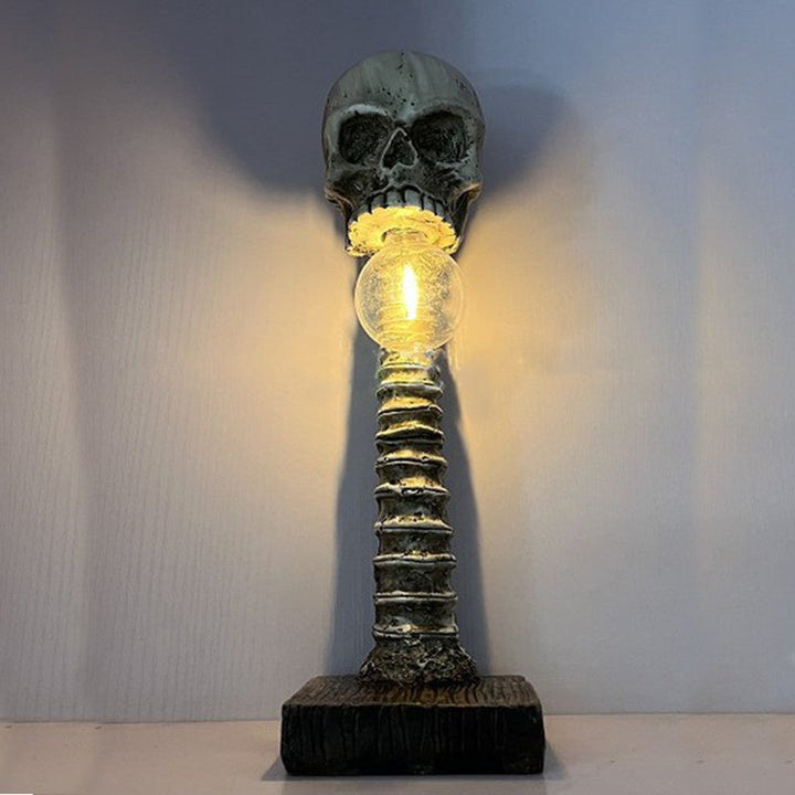 Skanto | Horror-Totenkopf mit Wirbelsäulenlampe