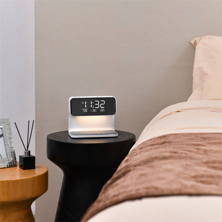 Skanto | 3-in-1 Nachttischlampe mit kabellosem Ladegerät – LCD Wecker & Touch dimmbare LED Schreibtischlampe