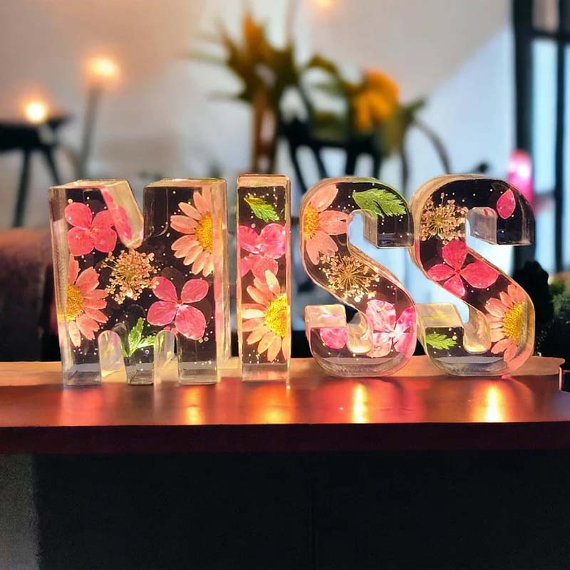 Harz-Blumen-Nachtlicht | LED-Deko-Lampe in Buchstabenform