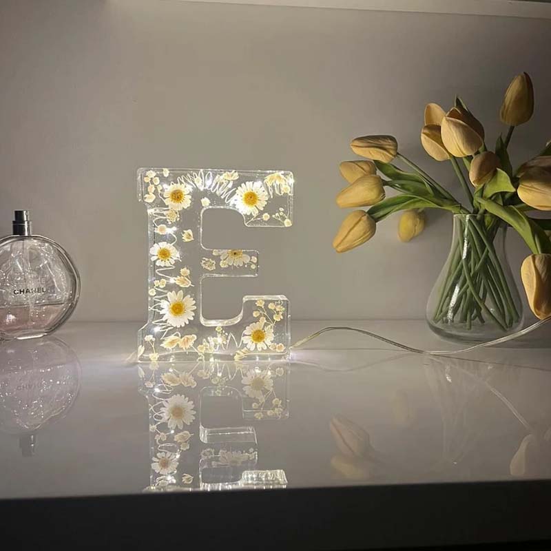 Harz-Blumen-Nachtlicht | LED-Deko-Lampe in Buchstabenform