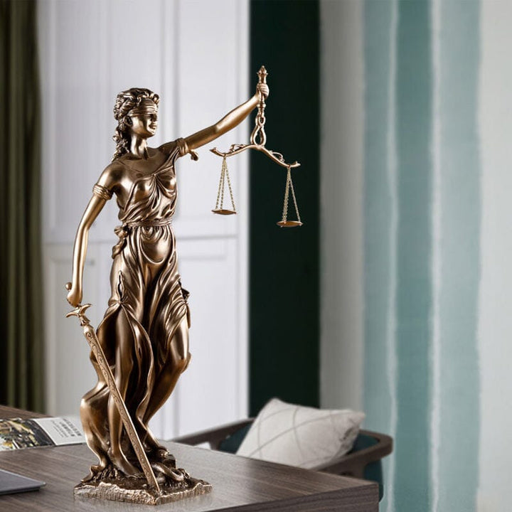 Dekorative Statue der Göttin der Gerechtigkeit