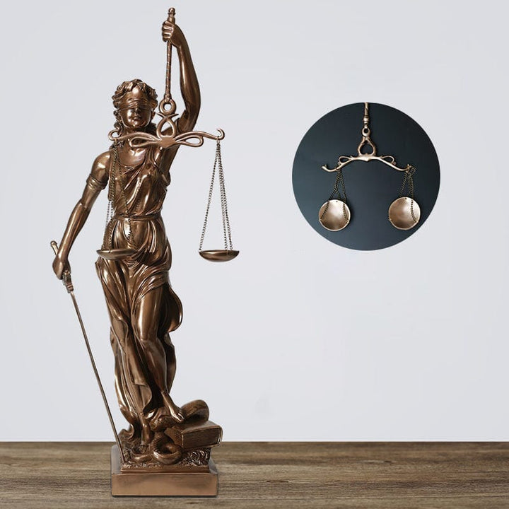 Dekorative Statue der Göttin der Gerechtigkeit