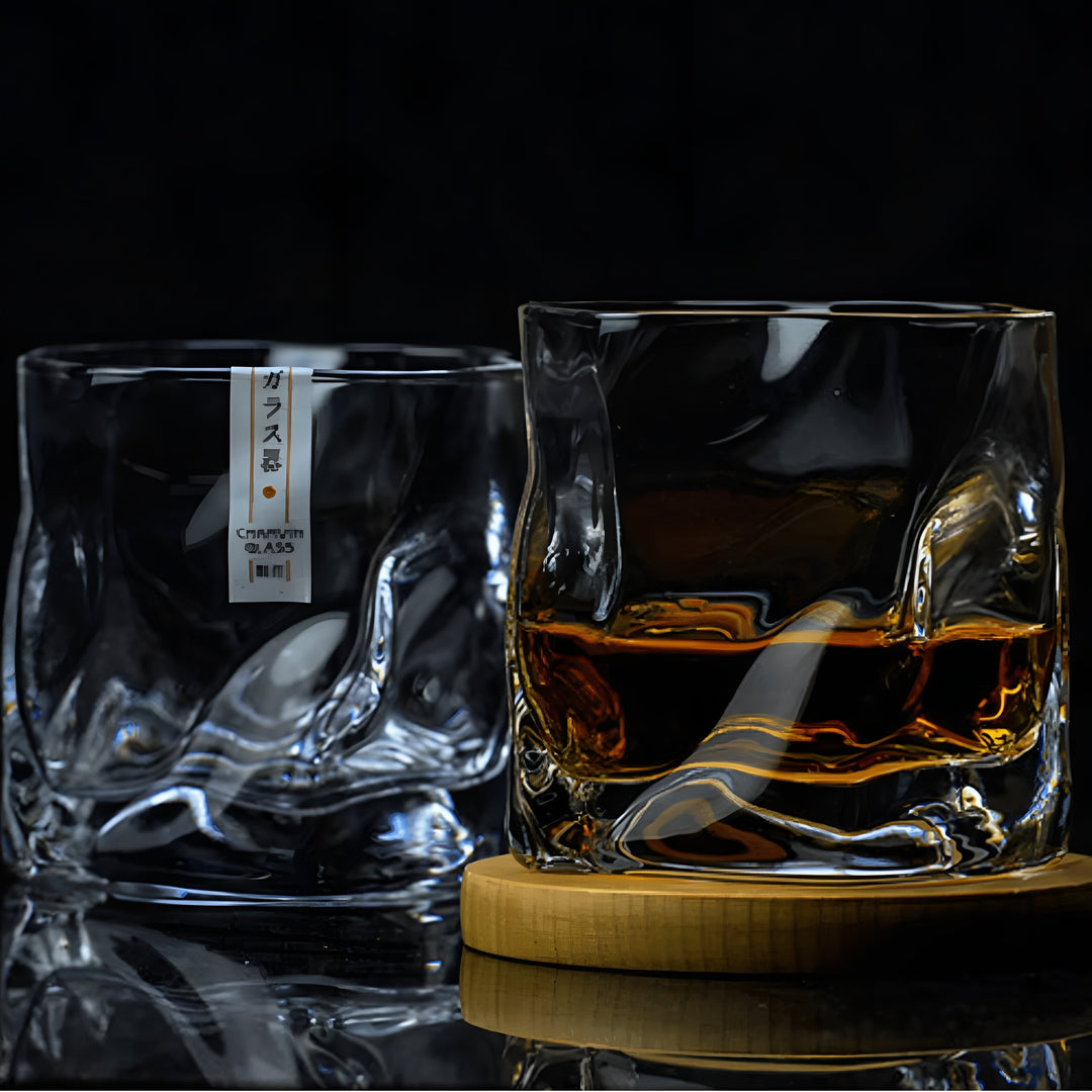 Whiskyglas im Edo-Kiriko-Stil – Handgeschliffen mit einzigartigem Wirbeldesign