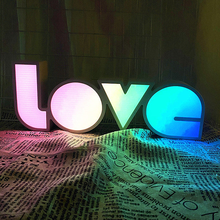 Skanto | Moderne Art Deco wasserdichte PS LOVE Buchstaben LED-Tischlampe für Schlafzimmer