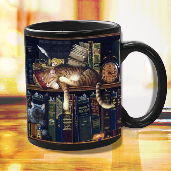 Skanto | Bücherregal Keramik-Kaffeetasse – Geschenk für Katzen- und Buchliebhaber
