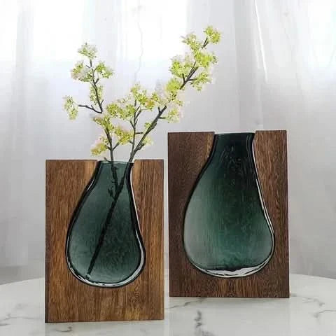 Skanto | Skandinavische Glasvase mit Holz-Akzent für moderne Interieurs