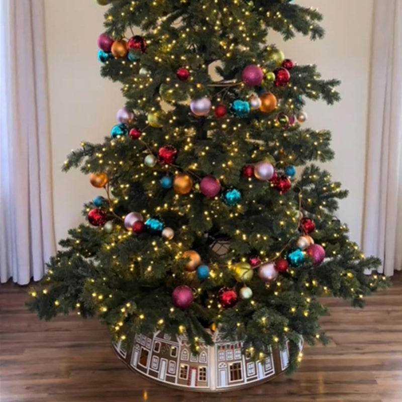 Skanto | LED-Weihnachtsbaumdecke – Lebkuchenhaus-Design aus PVC