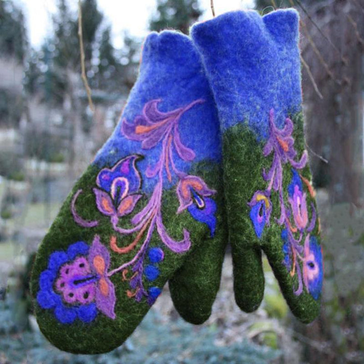 Skanto | Bestickte Weihnachtsfäustlinge mit Blumenmotiv