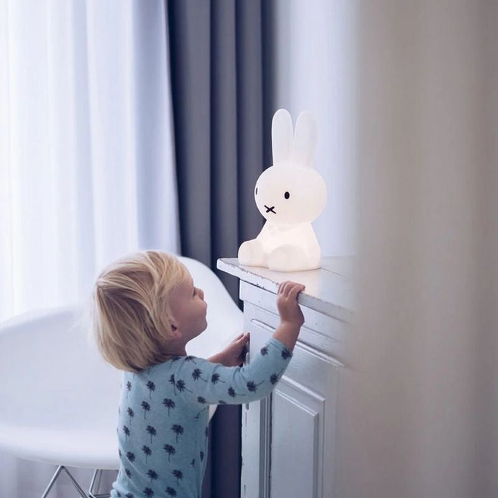 Skanto Kinder-Stehlampe | Kabellos & Dimmbar | Süßes Nachtlicht | Ambiente-Licht für Kinderzimmer