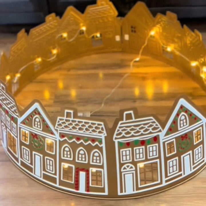 Skanto | LED-Weihnachtsbaumdecke – Lebkuchenhaus-Design aus PVC