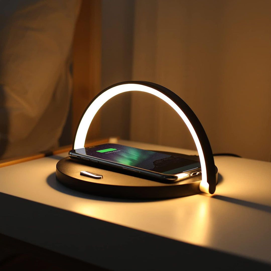 Skanto | PowerHub – 3-in-1 Kabelloses Ladegerät, Telefonständer & LED-Schreibtischlampe