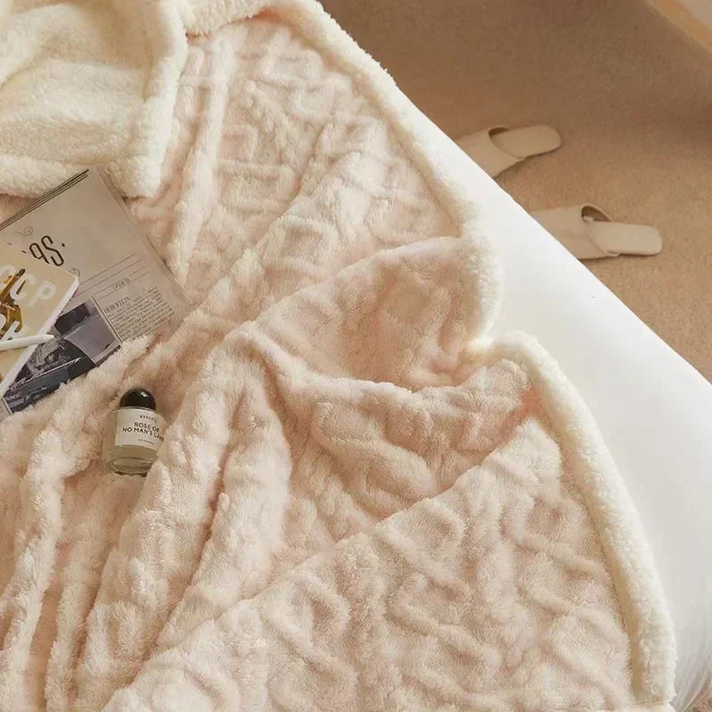 Skanto | Stilvoller Winterüberwurf aus dicker Lammwolle mit elegantem Akzent