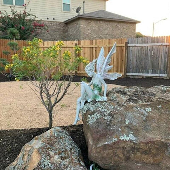 Skanto | Sitzende Feen-Gartenstatue