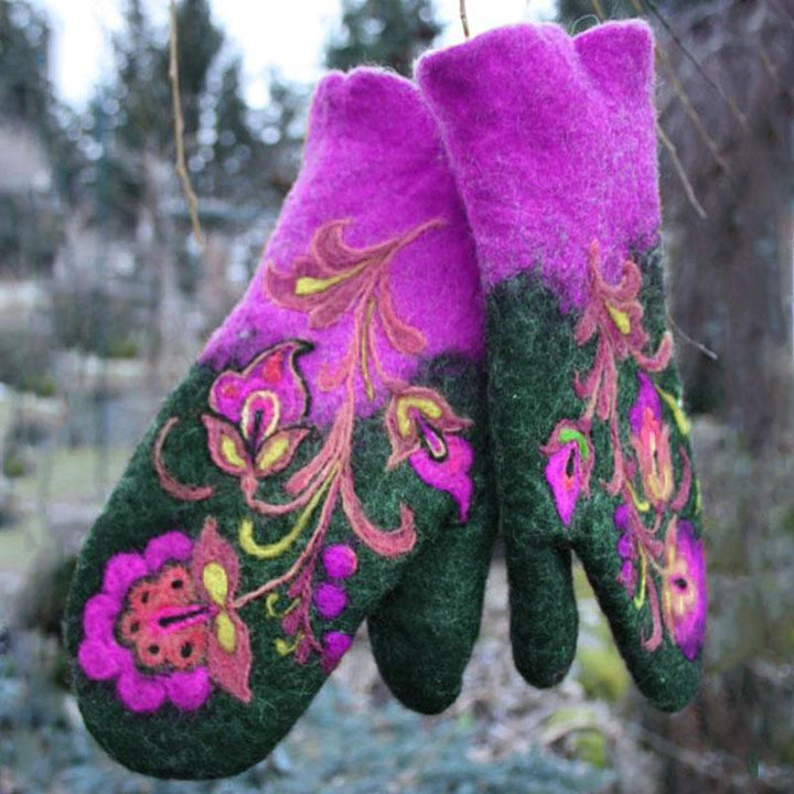 Skanto | Bestickte Weihnachtsfäustlinge mit Blumenmotiv