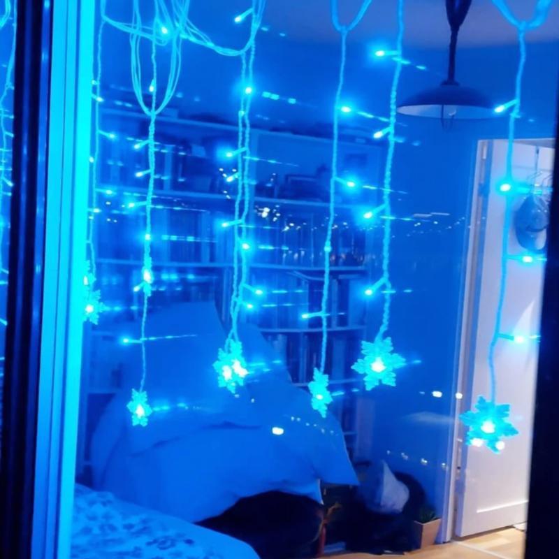 Skanto | LED-Lichtervorhang mit Schneeflocken | Innen- & Außenbereich
