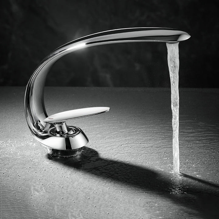 Skanto | Einzigartiger Wasserfall-Messinghahn