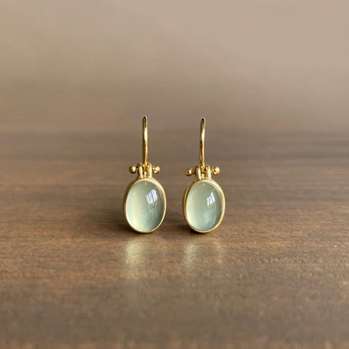 Chic Vintage Ohrringe mit strahlendem grünem Mondstein – Elina Design