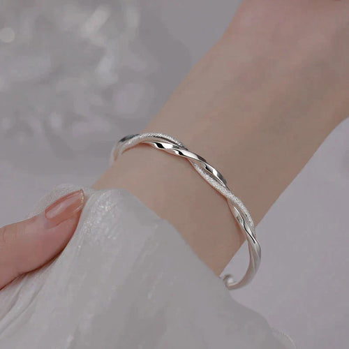 Elegantes geflochtenes Silberarmband