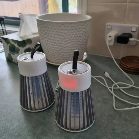 Skanto | Mücken- und Schädlingskillerlampe – 2er-Pack, UV-Licht-Insektenfalle für den Innen- und Außenbereich, effektive Schädlingsbekämpfungslösung