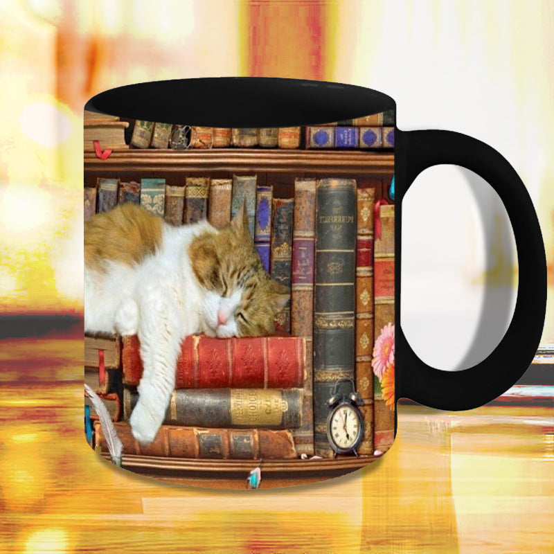 Skanto | Bücherregal Keramik-Kaffeetasse – Geschenk für Katzen- und Buchliebhaber