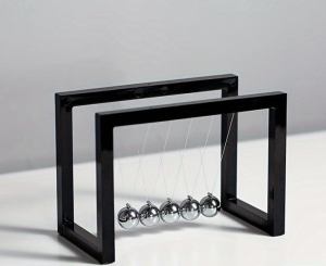 Skanto | BalanceSphere – Elegantes Newton-Pendel mit luxuriösem und funktionalem Design für die Bürodekoration