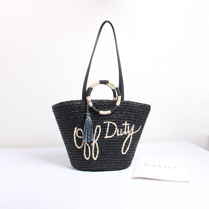 Designer Strohtasche mit verspieltem Text und dekorativem Pompon Skanto