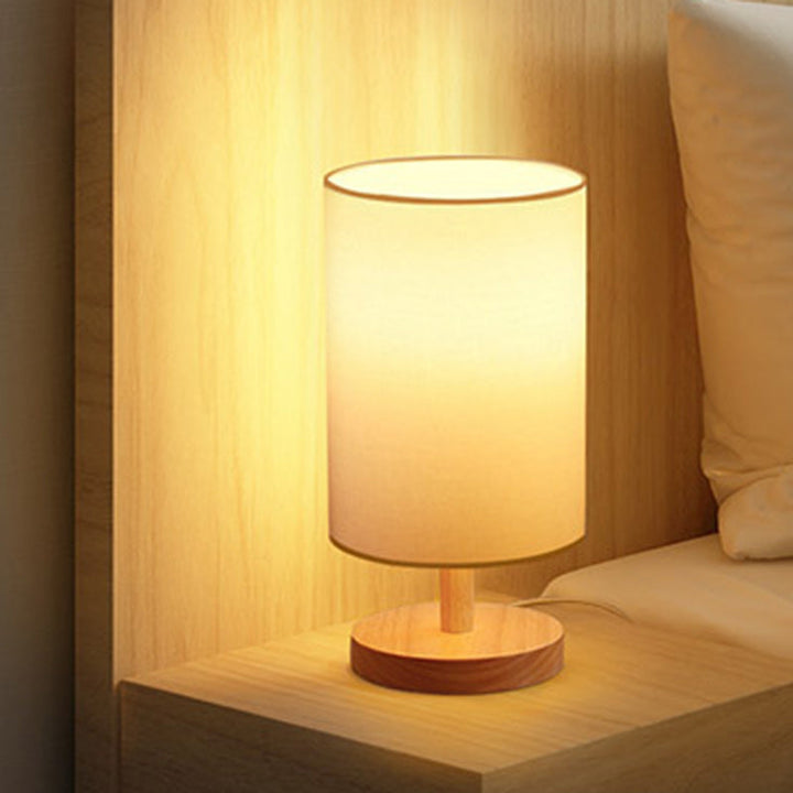 Skanto | Traditionelle japanische Zylinder-Holz-Stoff-1-Licht-Tischlampe für das Wohnzimmer