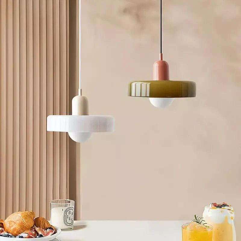 Skanto | Bauhaus Pendelleuchte aus farbigem Glas mit verstellbarer Aufhängung