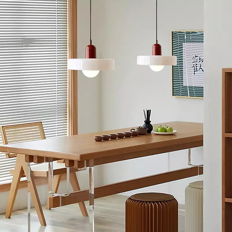 Skanto | Pendelleuchte aus farbigem Glas – Elegante Hängelampe im Bauhaus-Stil für Wohn- & Esszimmer