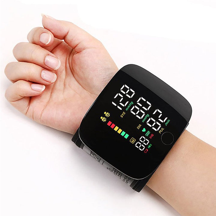 Skanto | Handgelenk-Blutdruckmessgerät – Elektronisches tragbares Sphygmomanometer mit Sprachalarm