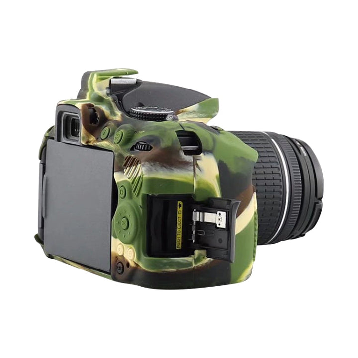 Skanto | Weiche Silikon-Schutzhülle für Nikon D5300 (Tarnmuster)