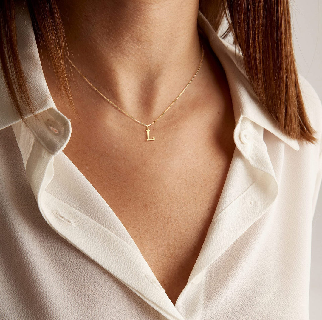 Skanto | 14k Minimale Serifen-Initialen-Halskette