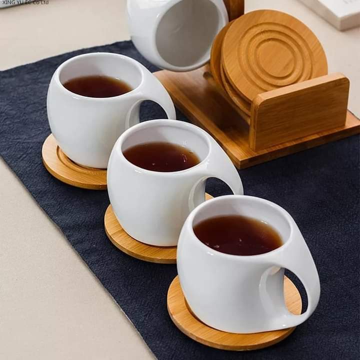 Set mit 6 Tassen mit Bambusständer