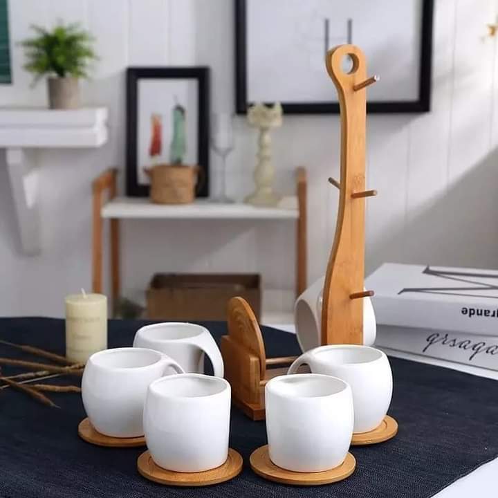 Set mit 6 Tassen mit Bambusständer