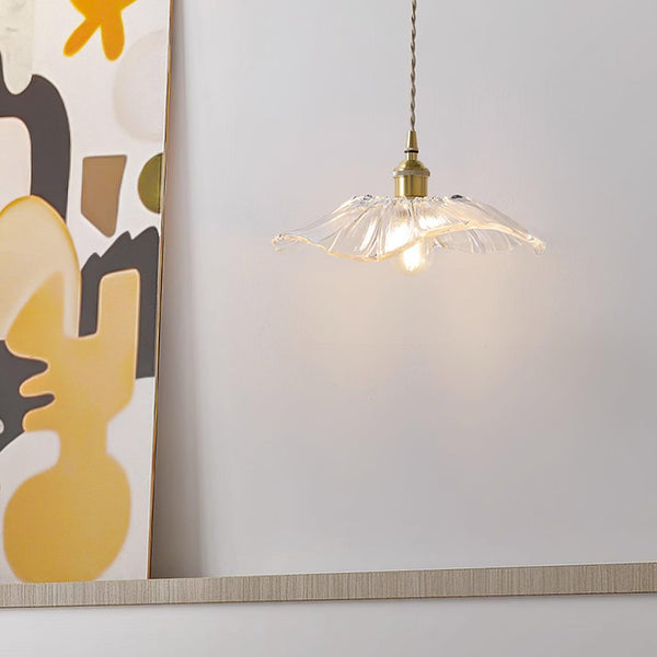 Skanto | Romantische Pendelleuchte mit blumenförmigem Glasschirm