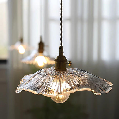 Skanto | Romantische Pendelleuchte mit blumenförmigem Glasschirm