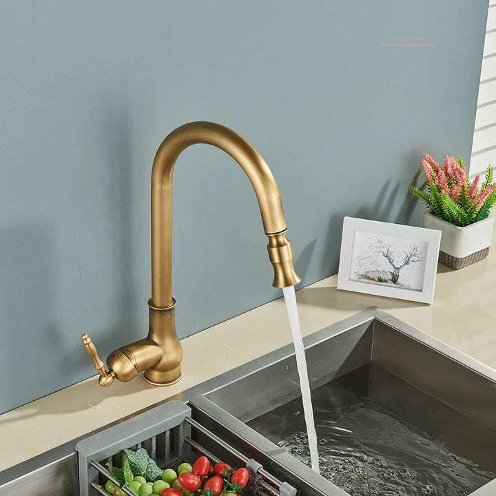 VintageTap – Retro Küchenarmatur mit Messing-Finish